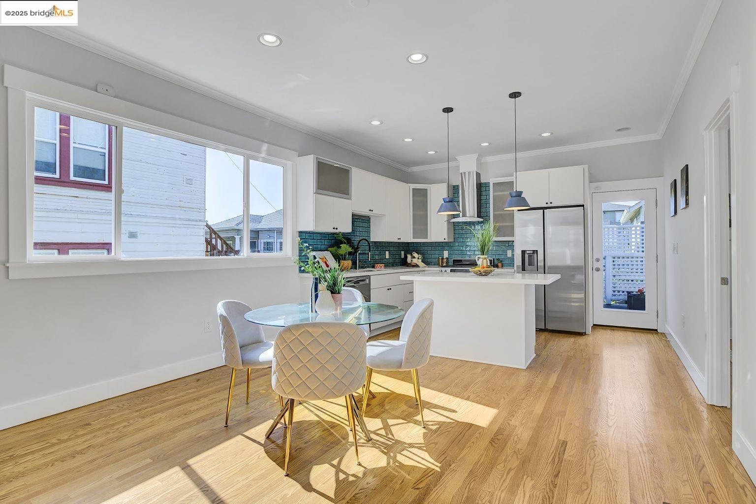 Detail Gallery Image 10 of 42 For 861 32nd St, Oakland,  CA 94608 - 3 Beds | 2 Baths