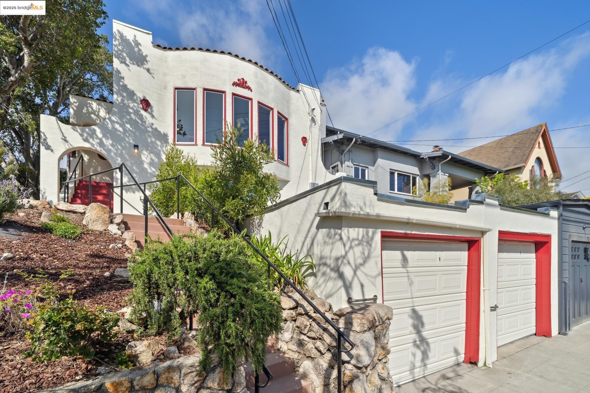 Detail Gallery Image 1 of 1 For 653 Colusa Ave, Berkeley,  CA 94707 - 4 Beds | 3 Baths