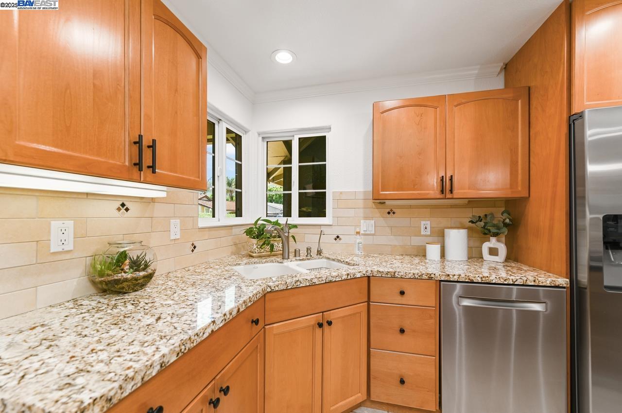 Detail Gallery Image 11 of 49 For 6701 Taffy Ct, Pleasanton,  CA 94588 - 4 Beds | 2 Baths