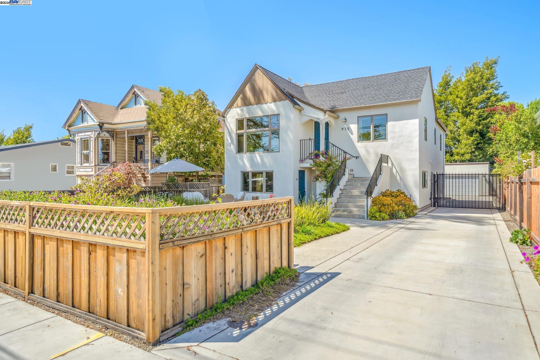 Detail Gallery Image 1 of 1 For 935 Lincoln Ave, Alameda,  CA 94501 - 5 Beds | 4 Baths