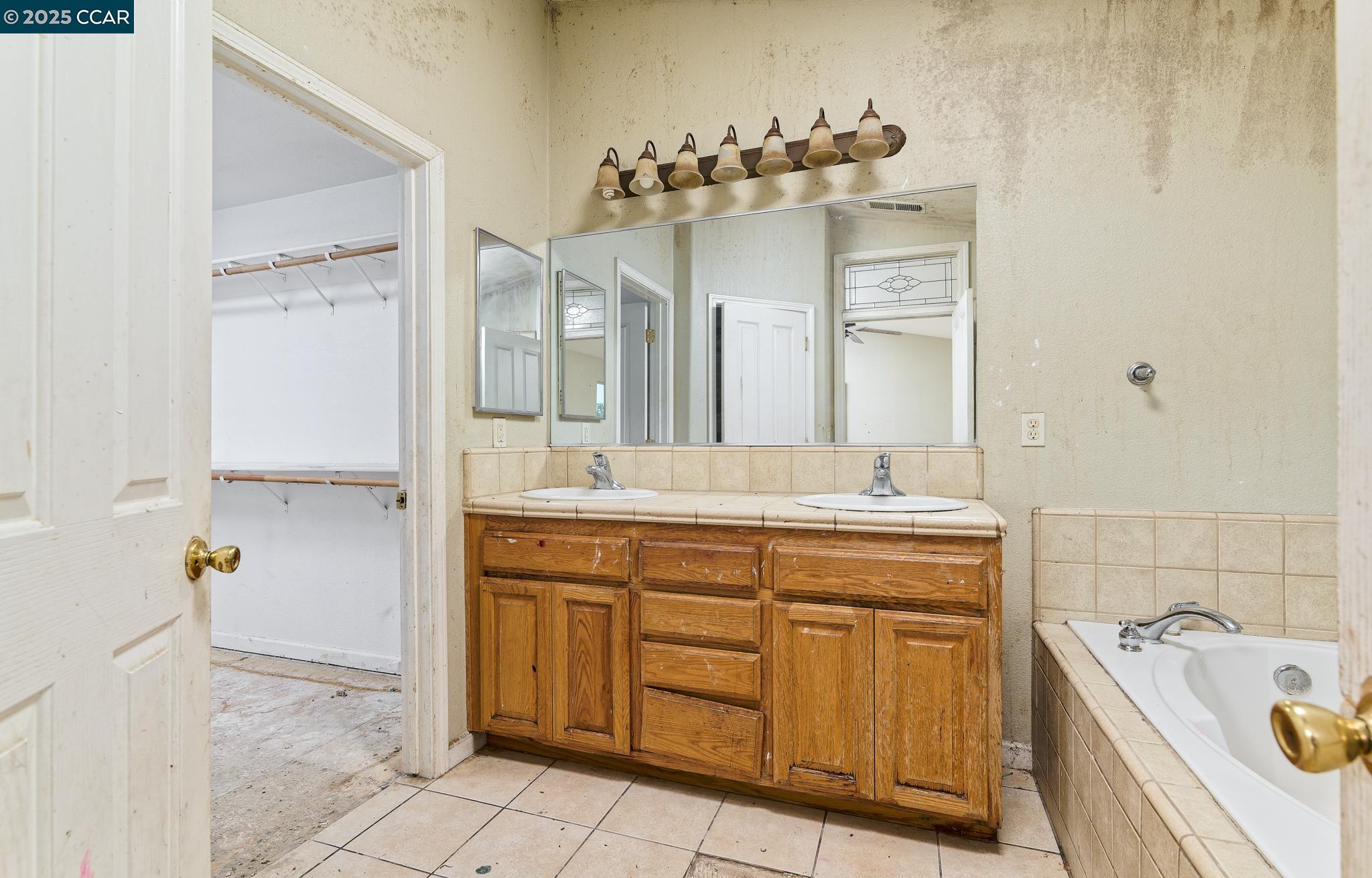 9700 Great Egret Ct, Elk Grove, California 95757, 5 Bedrooms Bedrooms, 10 Rooms Rooms,3 BathroomsBathrooms,Residential,For Sale,9700 Great Egret Ct,41096666