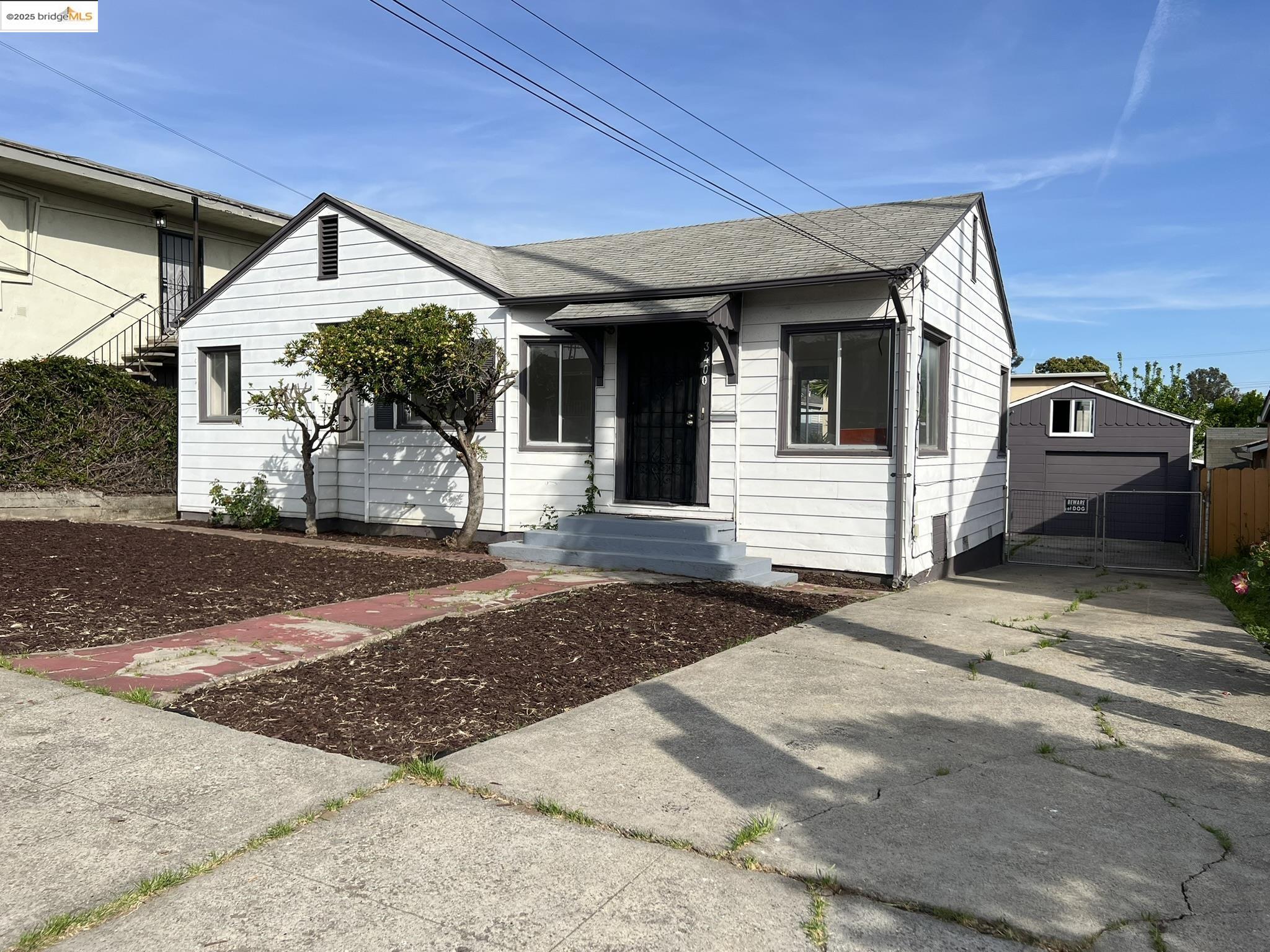 Detail Gallery Image 1 of 1 For 3400 64th Avenue Pl, Oakland,  CA 94605 - 3 Beds | 1 Baths