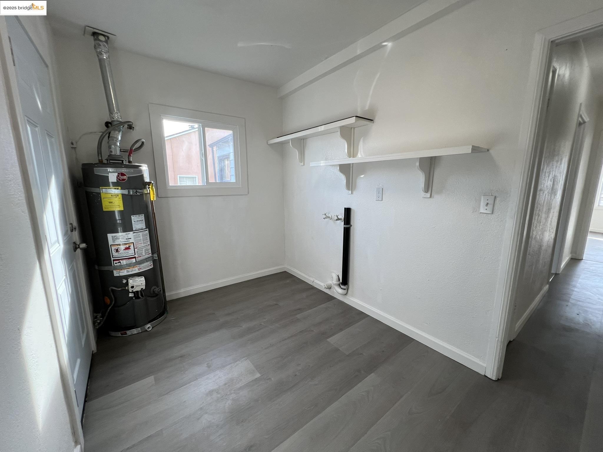 3400 64Th Avenue Pl, Oakland, California 94605, 3 Bedrooms Bedrooms, 6 Rooms Rooms,1 BathroomBathrooms,Residential,For Sale,3400 64Th Avenue Pl,41096670