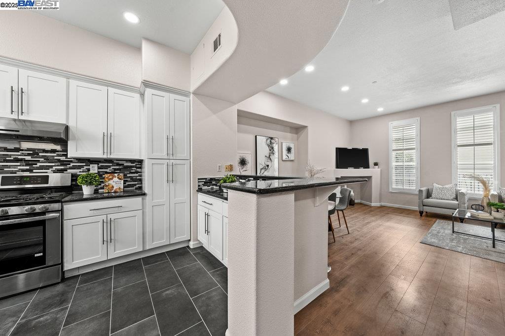 43 Rain Walk, Milpitas, California 95035, 3 Bedrooms Bedrooms, 6 Rooms Rooms,2 BathroomsBathrooms,Residential,For Sale,43 Rain Walk,41096674