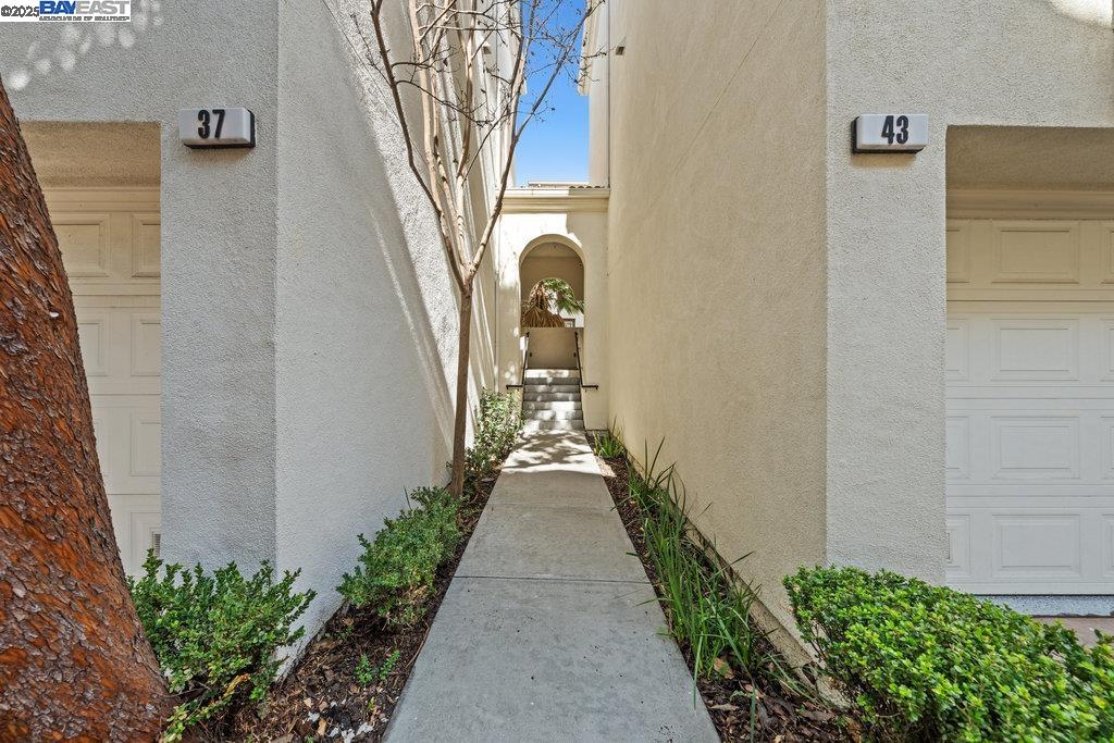Detail Gallery Image 3 of 43 For 43 Rain Walk, Milpitas,  CA 95035 - 3 Beds | 2/1 Baths