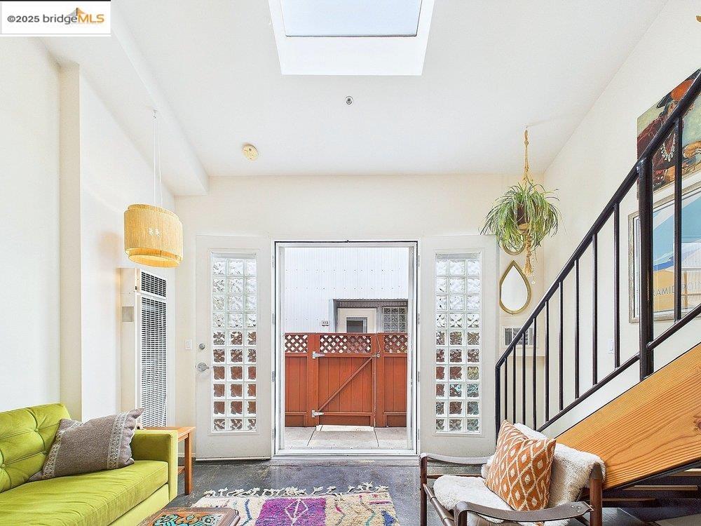 Detail Gallery Image 11 of 29 For 3116 Adeline St #111,  Oakland,  CA 94608 - 1 Beds | 1/1 Baths