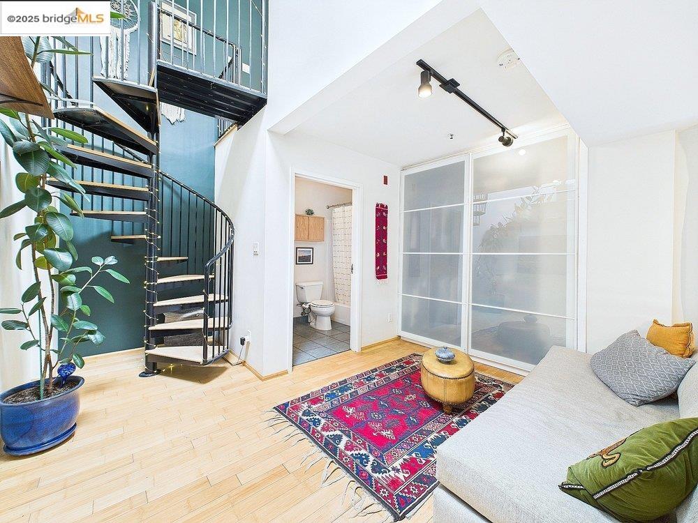 Detail Gallery Image 15 of 29 For 3116 Adeline St #111,  Oakland,  CA 94608 - 1 Beds | 1/1 Baths