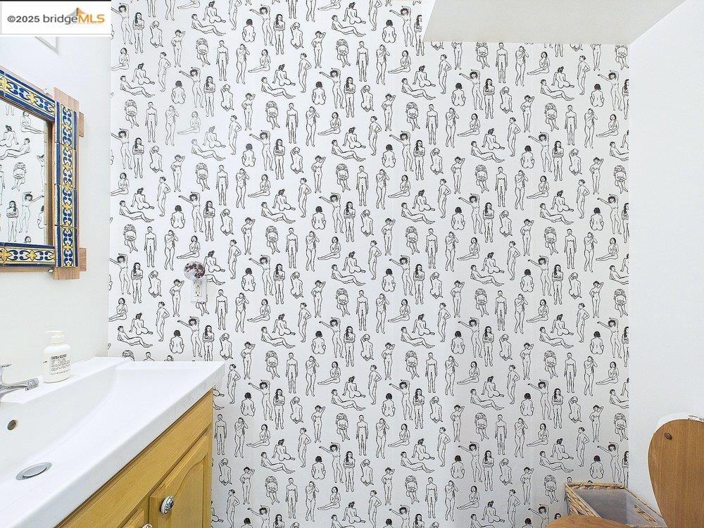 Detail Gallery Image 3 of 29 For 3116 Adeline St #111,  Oakland,  CA 94608 - 1 Beds | 1/1 Baths