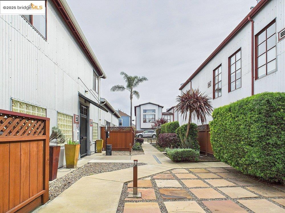 Detail Gallery Image 23 of 29 For 3116 Adeline St #111,  Oakland,  CA 94608 - 1 Beds | 1/1 Baths