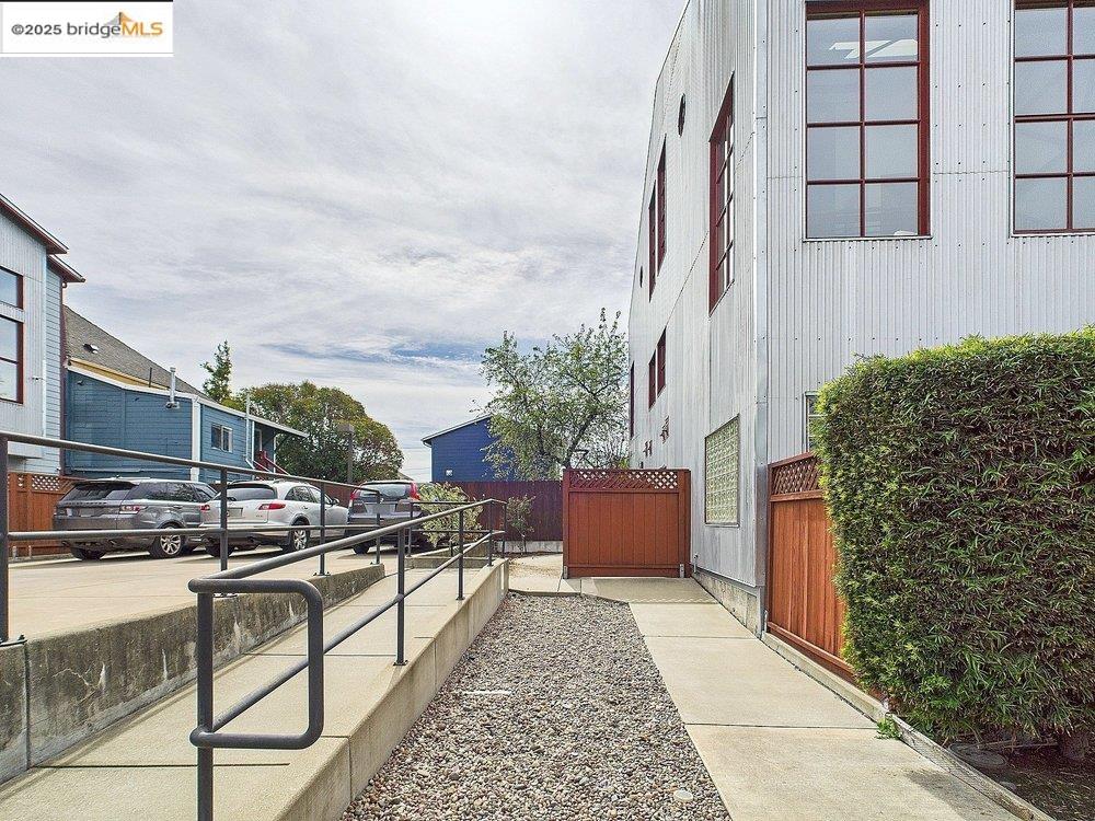 Detail Gallery Image 24 of 29 For 3116 Adeline St #111,  Oakland,  CA 94608 - 1 Beds | 1/1 Baths