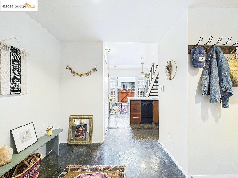 Detail Gallery Image 4 of 29 For 3116 Adeline St #111,  Oakland,  CA 94608 - 1 Beds | 1/1 Baths