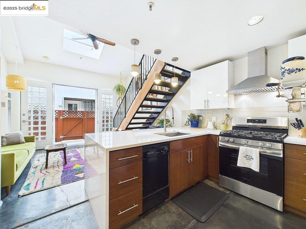Detail Gallery Image 6 of 29 For 3116 Adeline St #111,  Oakland,  CA 94608 - 1 Beds | 1/1 Baths