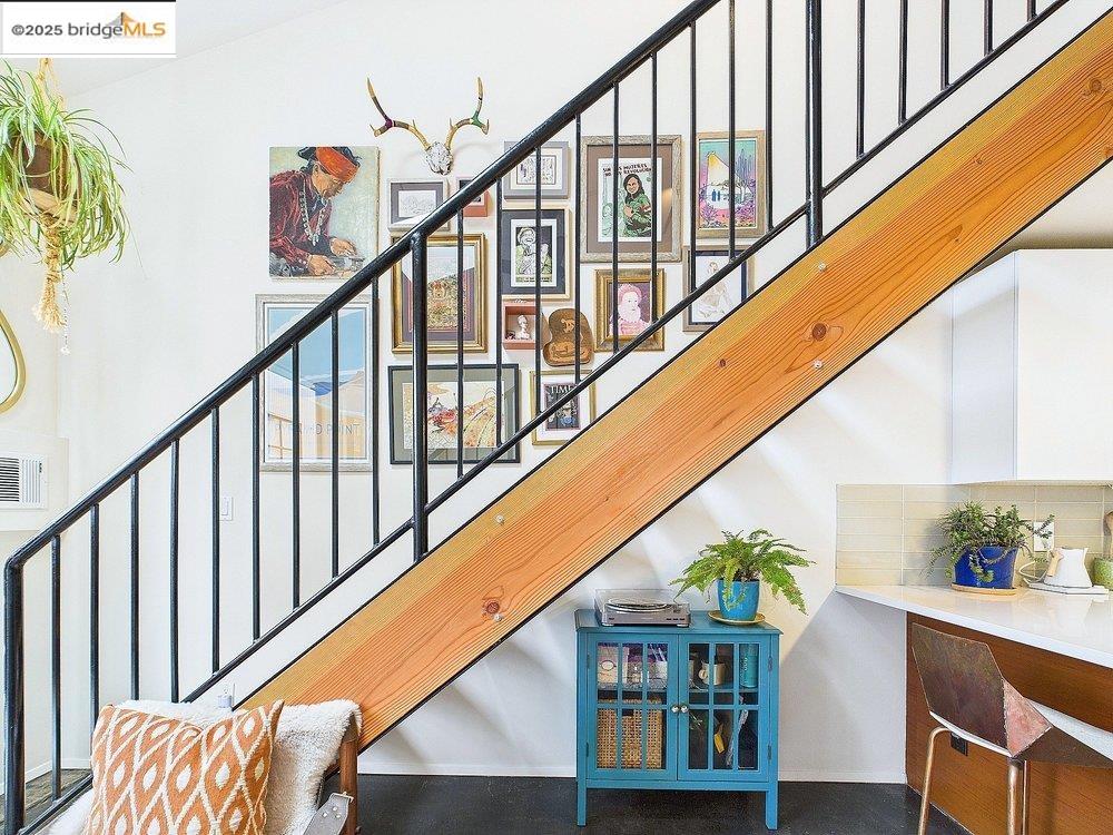 Detail Gallery Image 8 of 29 For 3116 Adeline St #111,  Oakland,  CA 94608 - 1 Beds | 1/1 Baths
