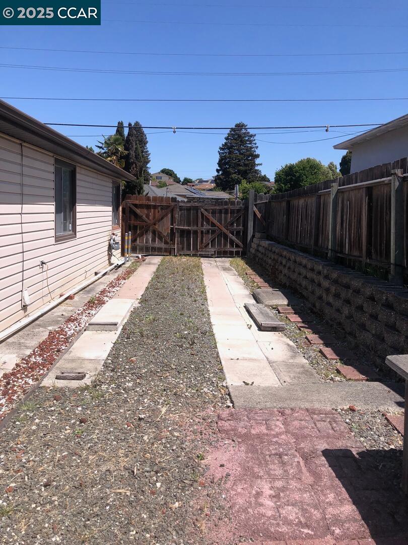 947 Kelvin Road, El Sobrante, California 94803, 3 Bedrooms Bedrooms, 5 Rooms Rooms,1 BathroomBathrooms,Residential,For Sale,947 Kelvin Road,41096676