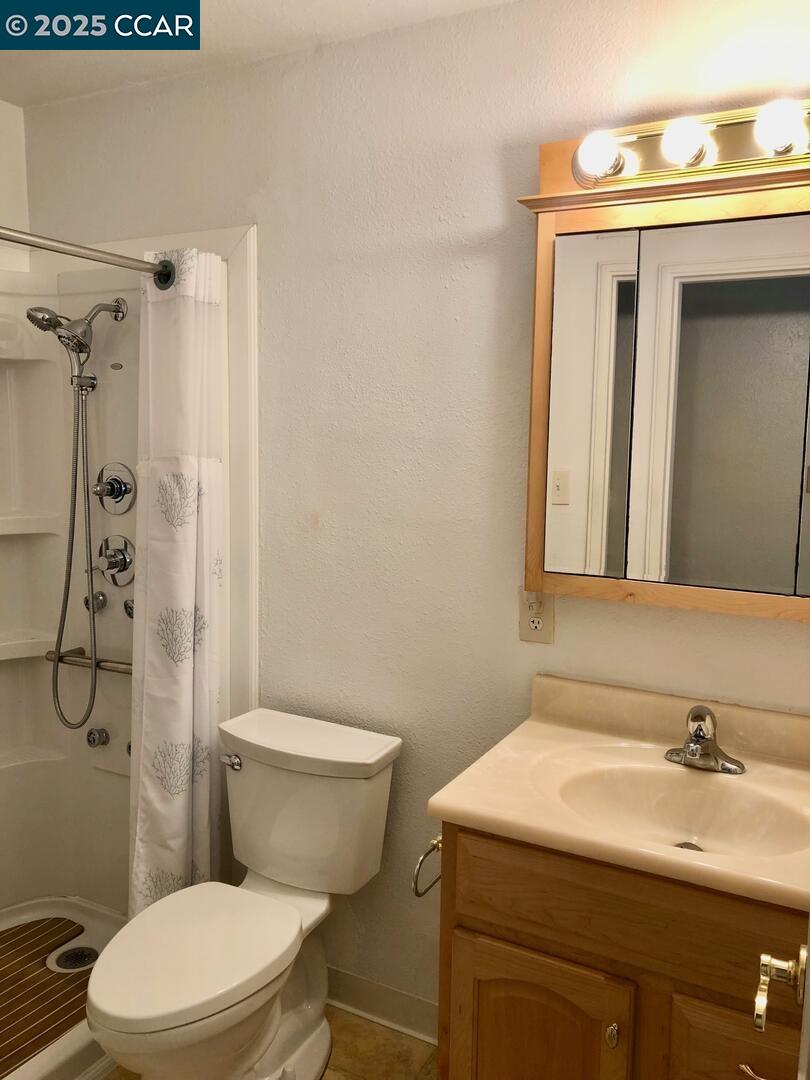 947 Kelvin Road, El Sobrante, California 94803, 3 Bedrooms Bedrooms, 5 Rooms Rooms,1 BathroomBathrooms,Residential,For Sale,947 Kelvin Road,41096676