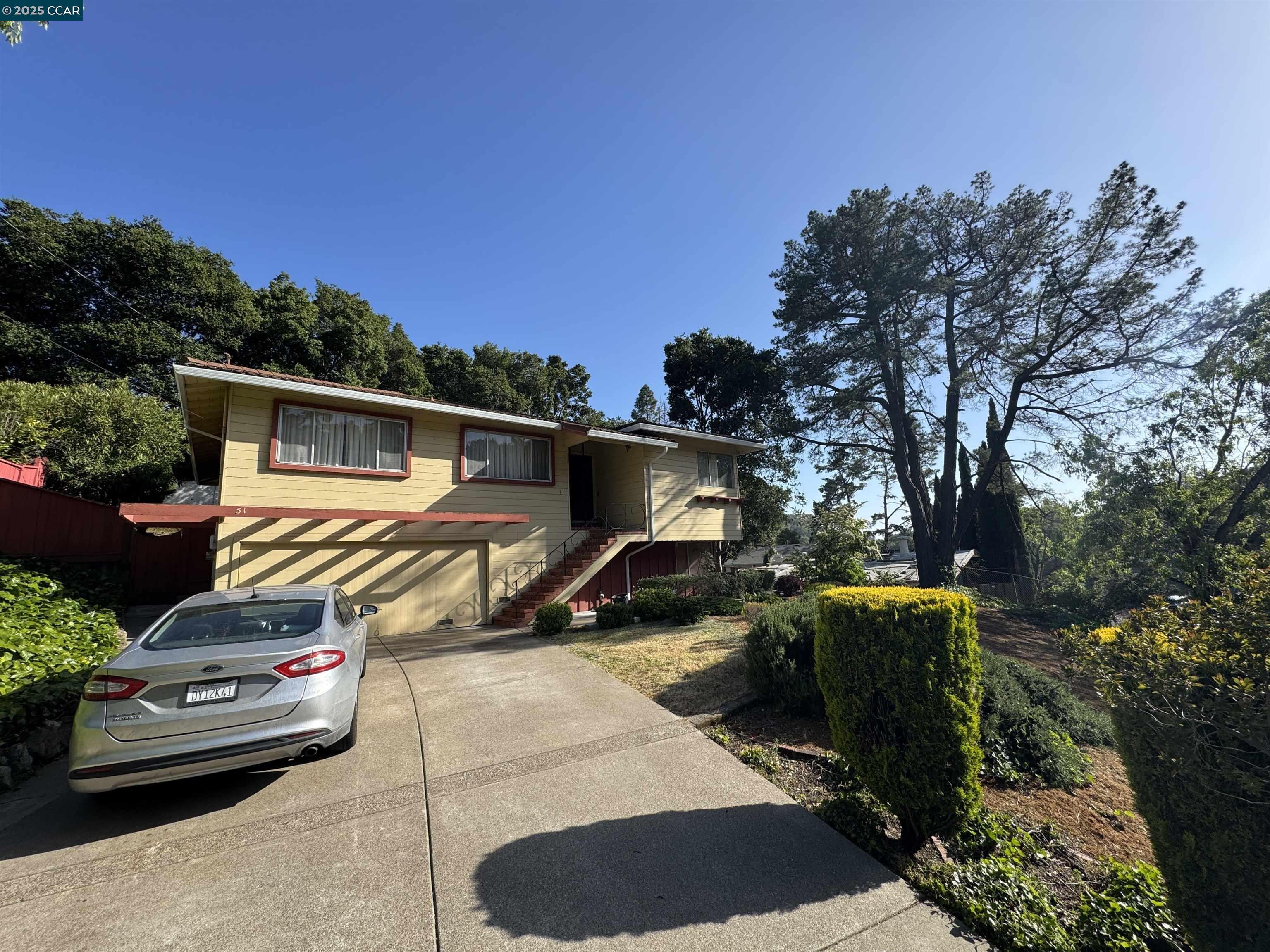 51 Elysian Fields Dr, Oakland, California 94605, 3 Bedrooms Bedrooms, 7 Rooms Rooms,2 BathroomsBathrooms,Residential,For Sale,51 Elysian Fields Dr,41096677