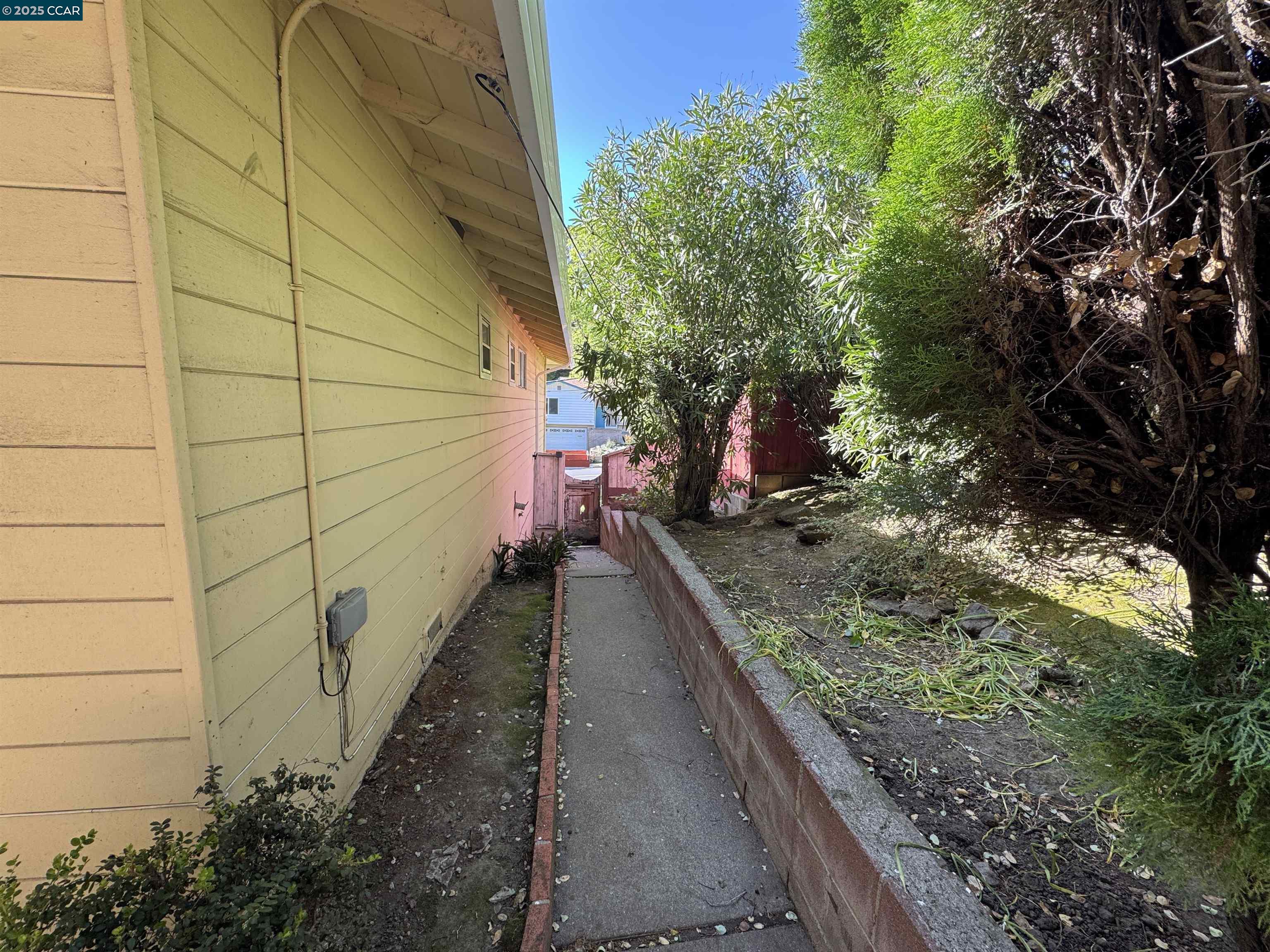 51 Elysian Fields Dr, Oakland, California 94605, 3 Bedrooms Bedrooms, 7 Rooms Rooms,2 BathroomsBathrooms,Residential,For Sale,51 Elysian Fields Dr,41096677