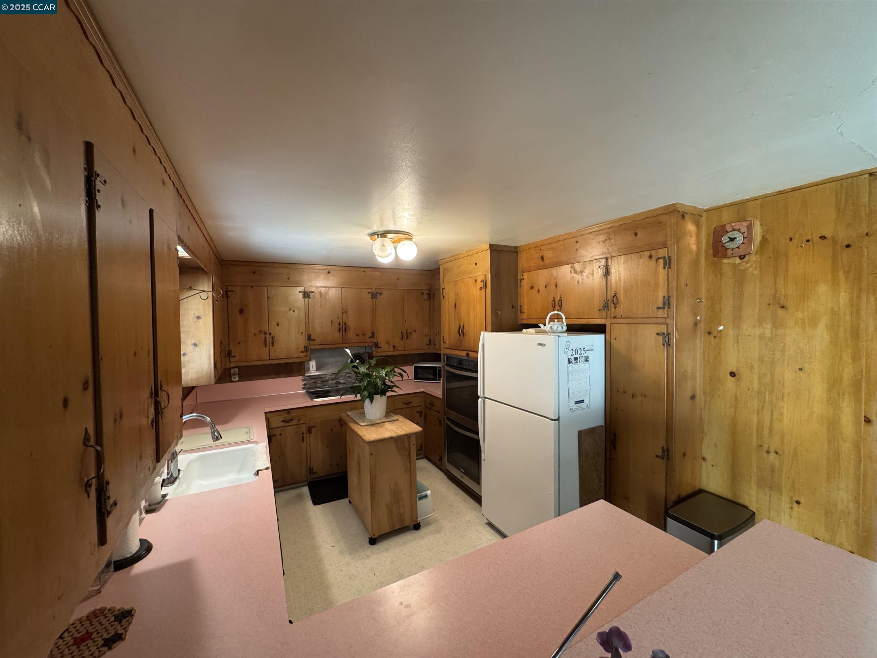 51 Elysian Fields Dr, Oakland, California 94605, 3 Bedrooms Bedrooms, 7 Rooms Rooms,2 BathroomsBathrooms,Residential,For Sale,51 Elysian Fields Dr,41096677