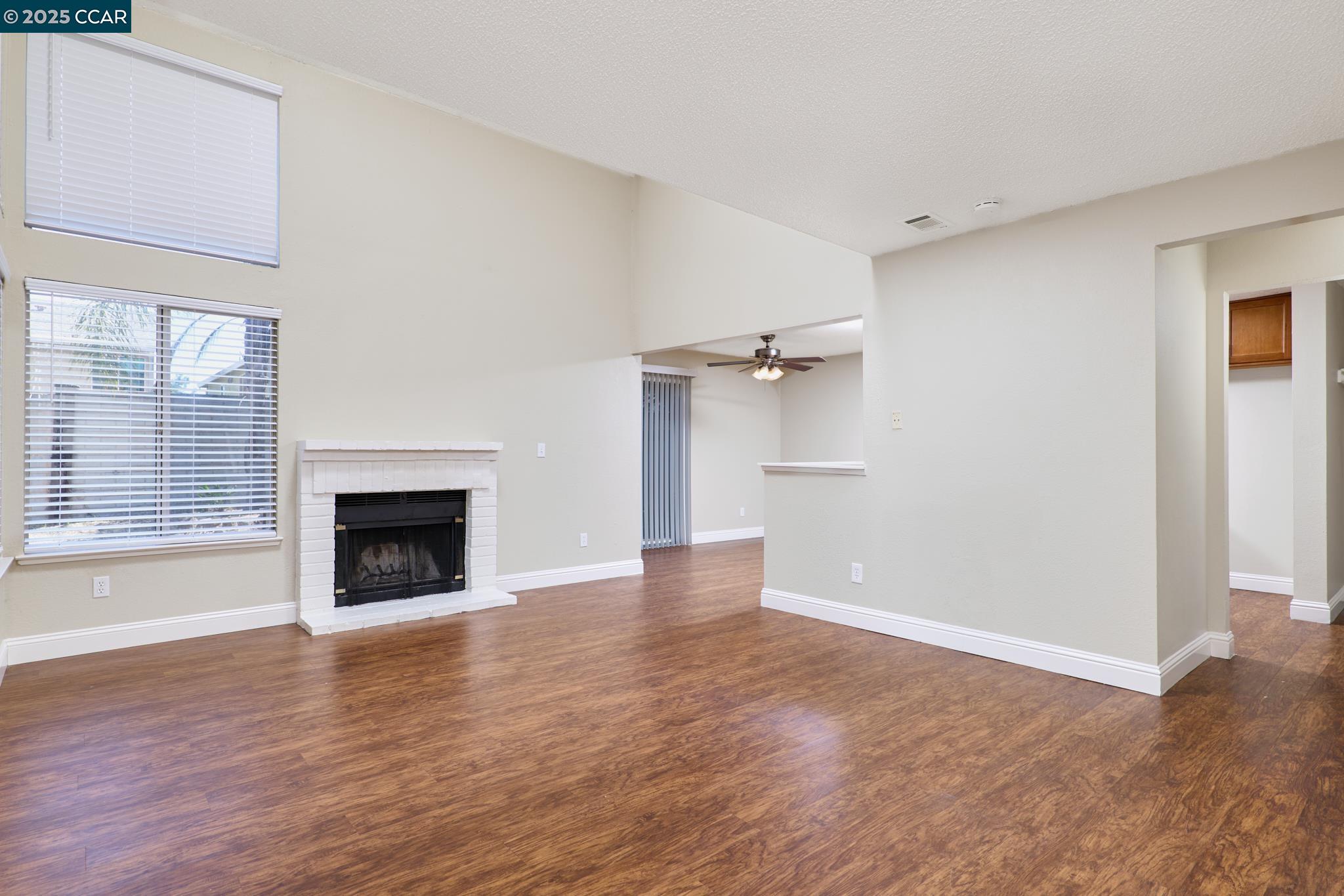 Detail Gallery Image 4 of 25 For 256 Brazil Ct, Oakley,  CA 94561 - 2 Beds | 2/1 Baths