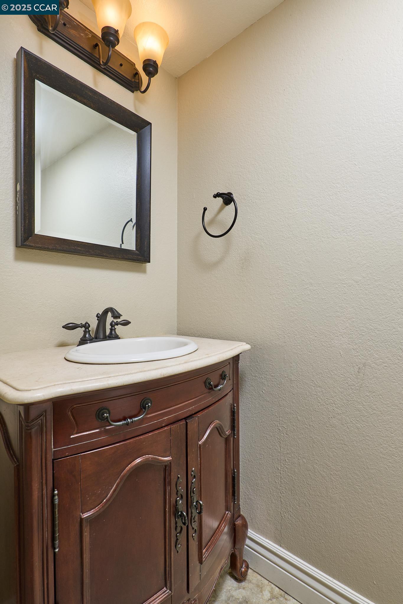 Detail Gallery Image 6 of 25 For 256 Brazil Ct, Oakley,  CA 94561 - 2 Beds | 2/1 Baths