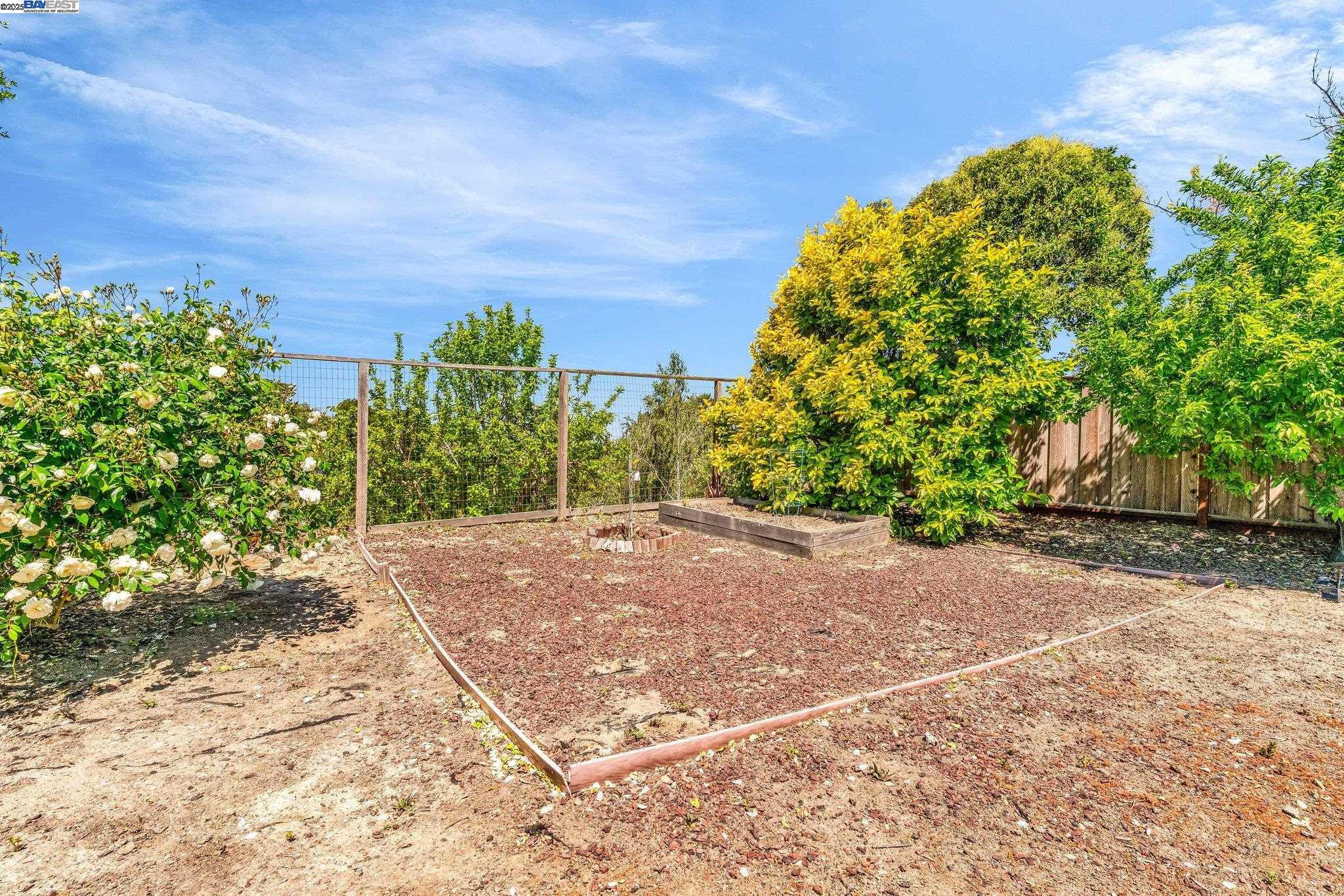 2298 Pheasant Dr, Hercules, California 94547, 3 Bedrooms Bedrooms, 8 Rooms Rooms,2 BathroomsBathrooms,Residential,For Sale,2298 Pheasant Dr,41096684
