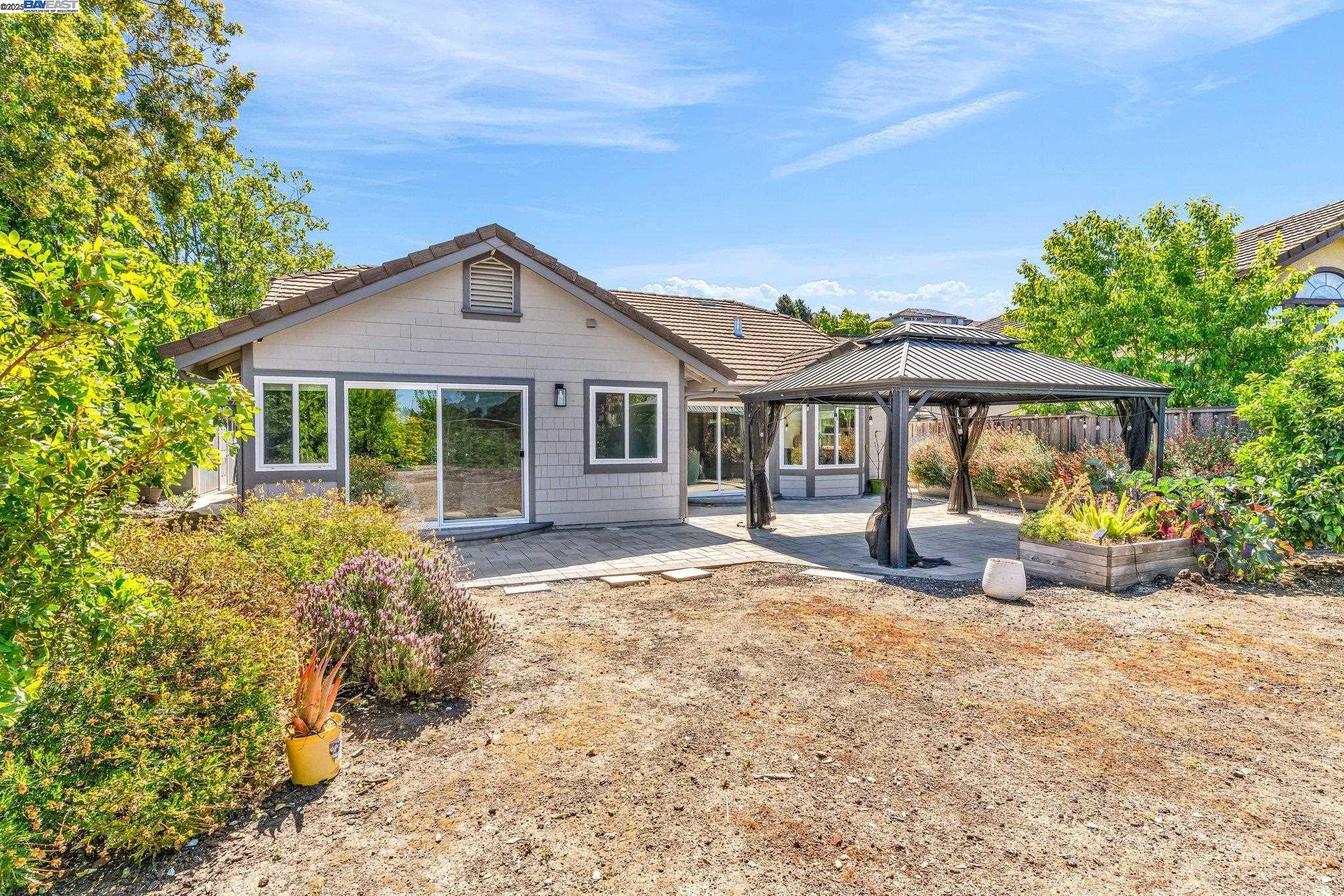 2298 Pheasant Dr, Hercules, California 94547, 3 Bedrooms Bedrooms, 8 Rooms Rooms,2 BathroomsBathrooms,Residential,For Sale,2298 Pheasant Dr,41096684