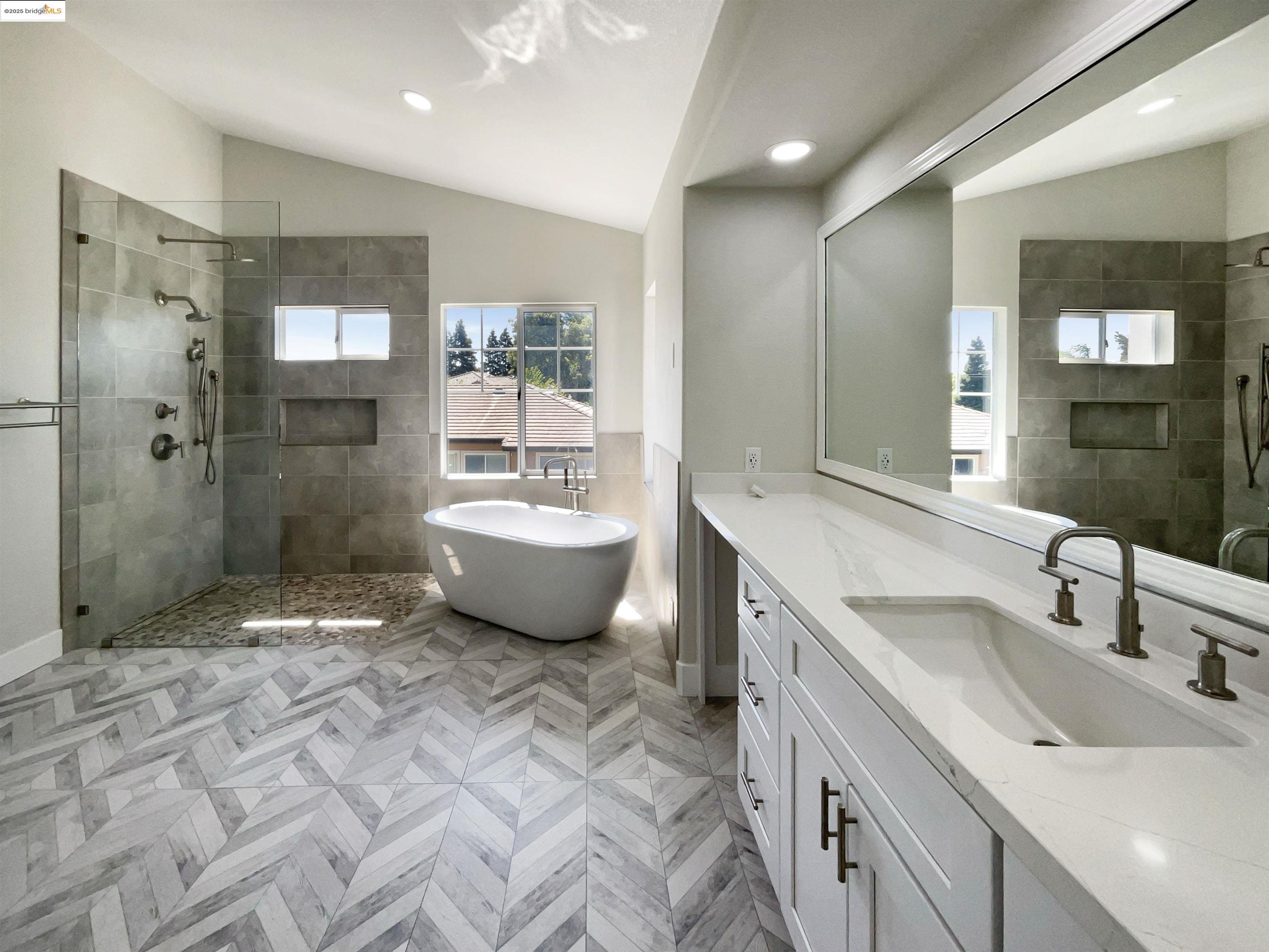 Detail Gallery Image 7 of 50 For 5214 Pavilion Ct, Fairfield,  CA 94534 - 5 Beds | 3/1 Baths