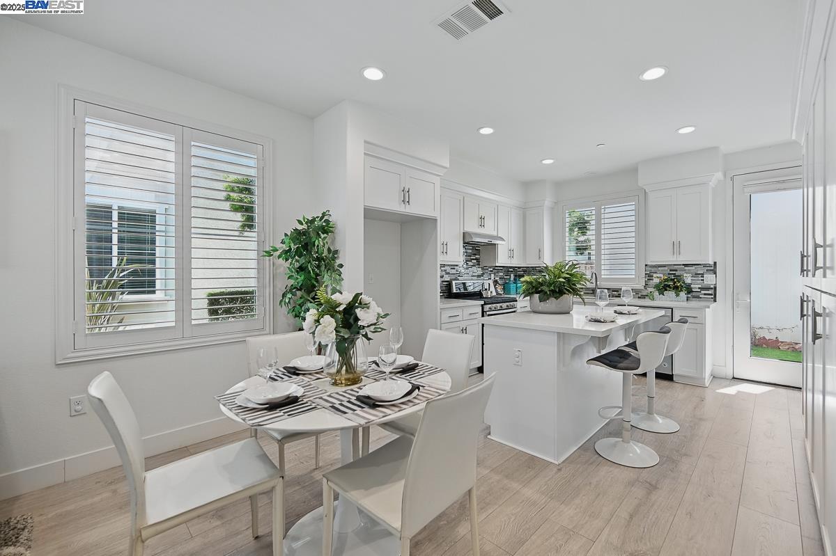 8526 Jetty Way, Newark, California 94560, 4 Bedrooms Bedrooms, 8 Rooms Rooms,3 BathroomsBathrooms,Residential,For Sale,8526 Jetty Way,41096692