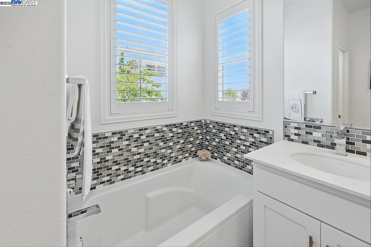 8526 Jetty Way, Newark, California 94560, 4 Bedrooms Bedrooms, 8 Rooms Rooms,3 BathroomsBathrooms,Residential,For Sale,8526 Jetty Way,41096692
