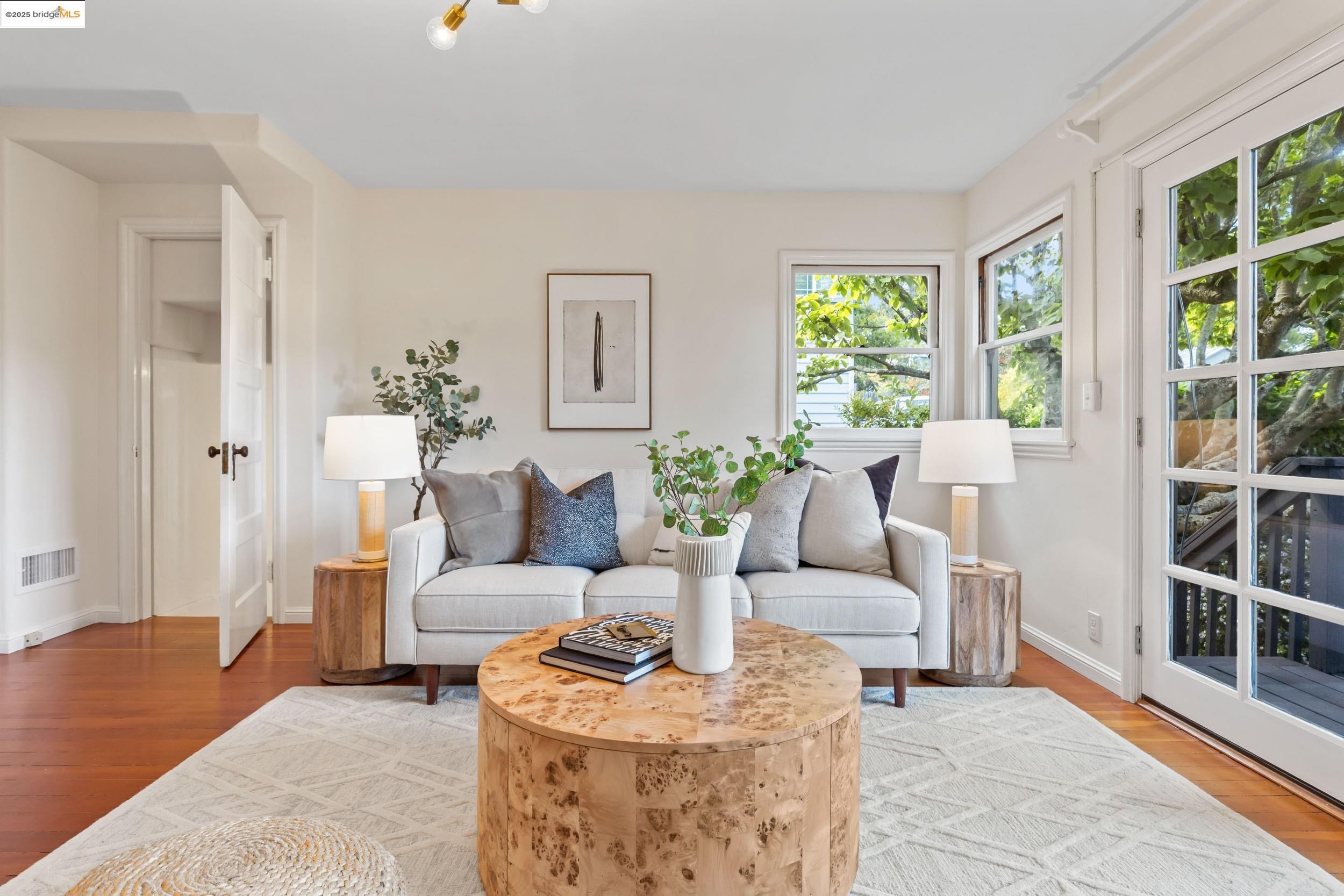 5468 Proctor Ave, Oakland, California 94618, 4 Bedrooms Bedrooms, 8 Rooms Rooms,2 BathroomsBathrooms,Residential,For Sale,5468 Proctor Ave,41096695