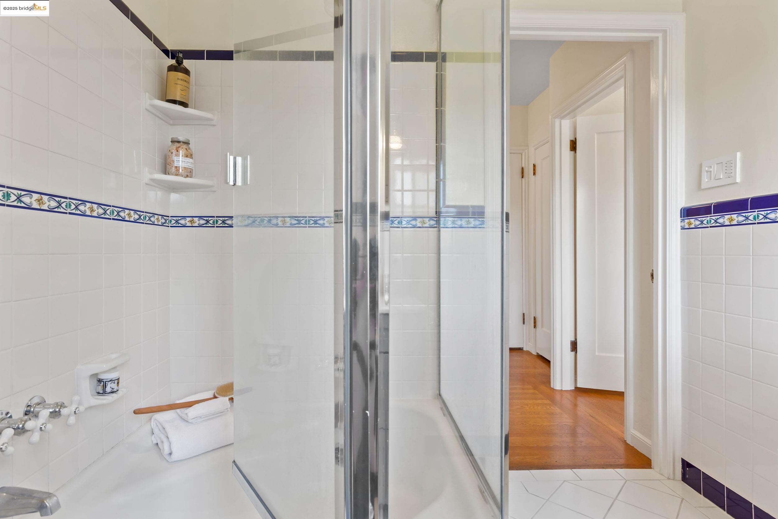 5468 Proctor Ave, Oakland, California 94618, 4 Bedrooms Bedrooms, 8 Rooms Rooms,2 BathroomsBathrooms,Residential,For Sale,5468 Proctor Ave,41096695