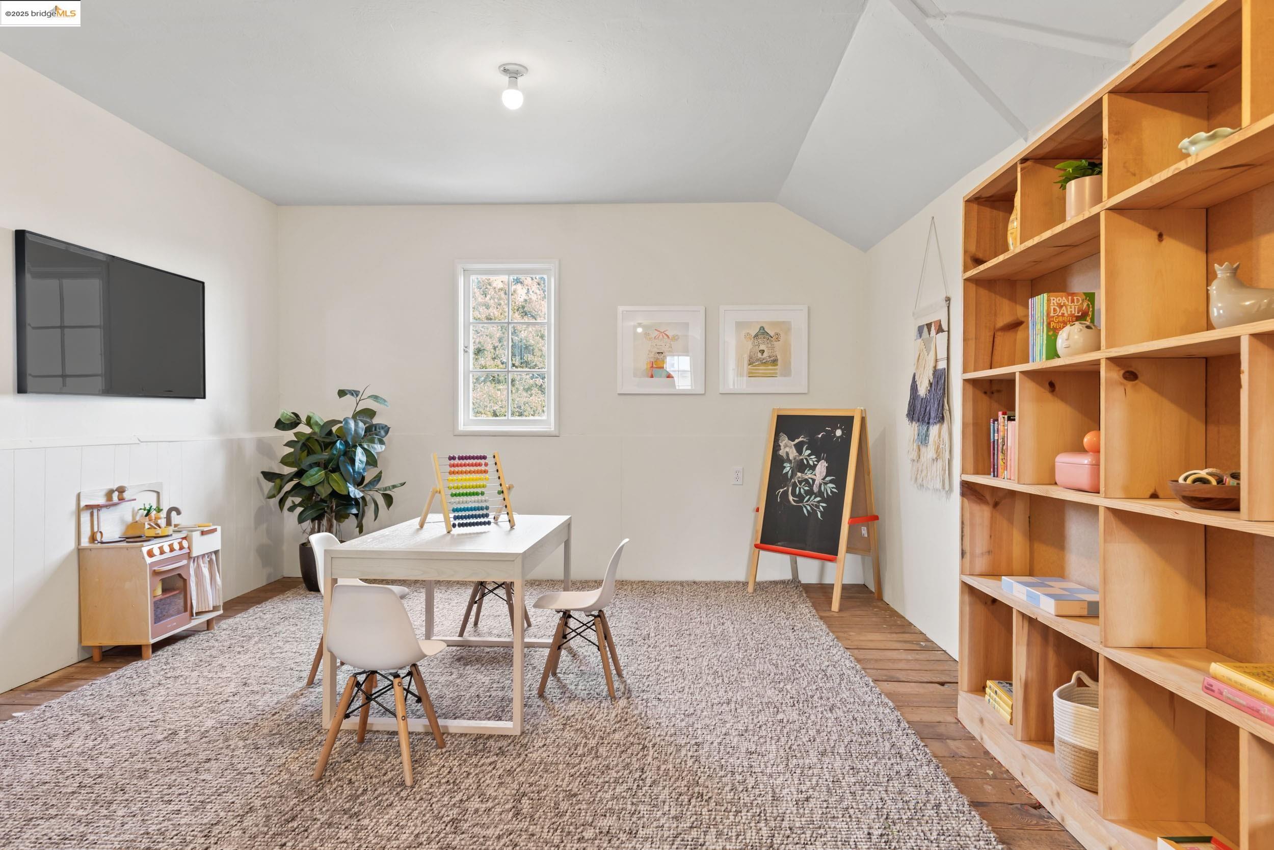 5468 Proctor Ave, Oakland, California 94618, 4 Bedrooms Bedrooms, 8 Rooms Rooms,2 BathroomsBathrooms,Residential,For Sale,5468 Proctor Ave,41096695