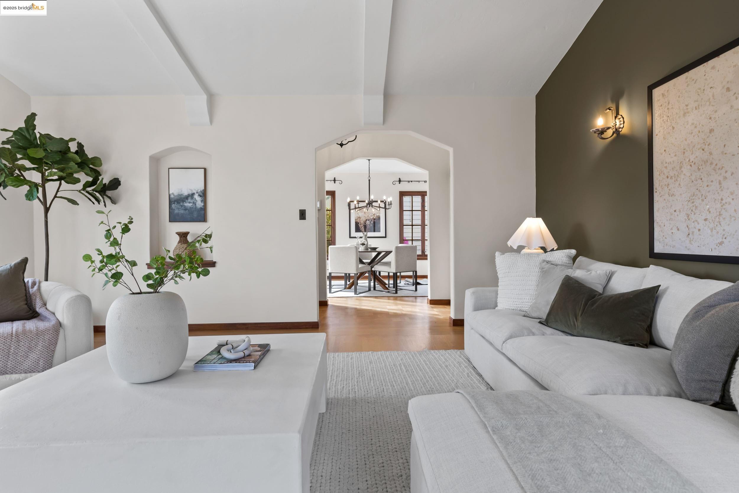5468 Proctor Ave, Oakland, California 94618, 4 Bedrooms Bedrooms, 8 Rooms Rooms,2 BathroomsBathrooms,Residential,For Sale,5468 Proctor Ave,41096695