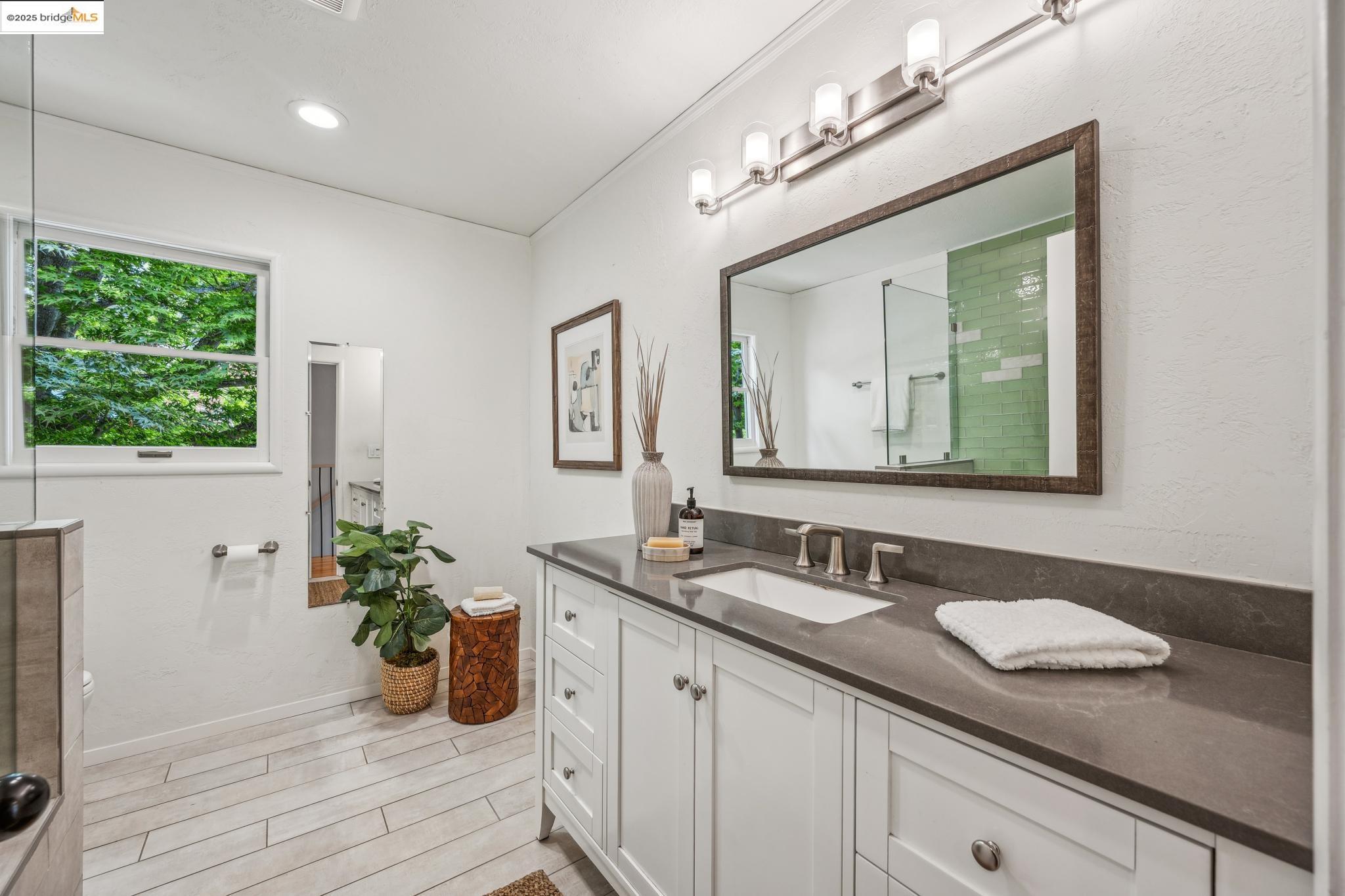 1304 Noble Ct, El Cerrito, California 94530, 6 Bedrooms Bedrooms, 9 Rooms Rooms,3 BathroomsBathrooms,Residential,For Sale,1304 Noble Ct,41096696
