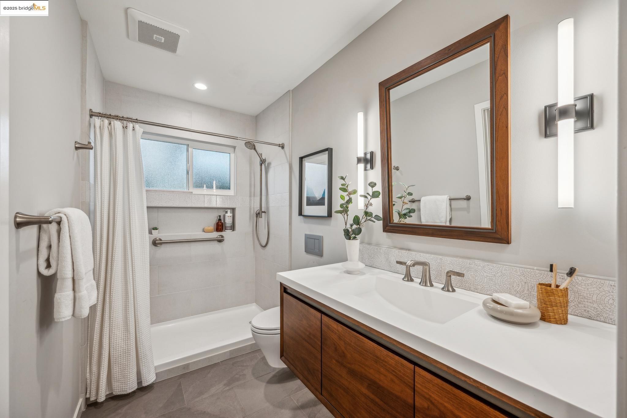 1304 Noble Ct, El Cerrito, California 94530, 6 Bedrooms Bedrooms, 9 Rooms Rooms,3 BathroomsBathrooms,Residential,For Sale,1304 Noble Ct,41096696