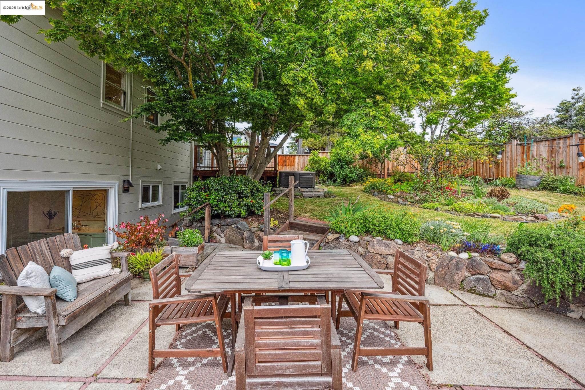 1304 Noble Ct, El Cerrito, California 94530, 6 Bedrooms Bedrooms, 9 Rooms Rooms,3 BathroomsBathrooms,Residential,For Sale,1304 Noble Ct,41096696