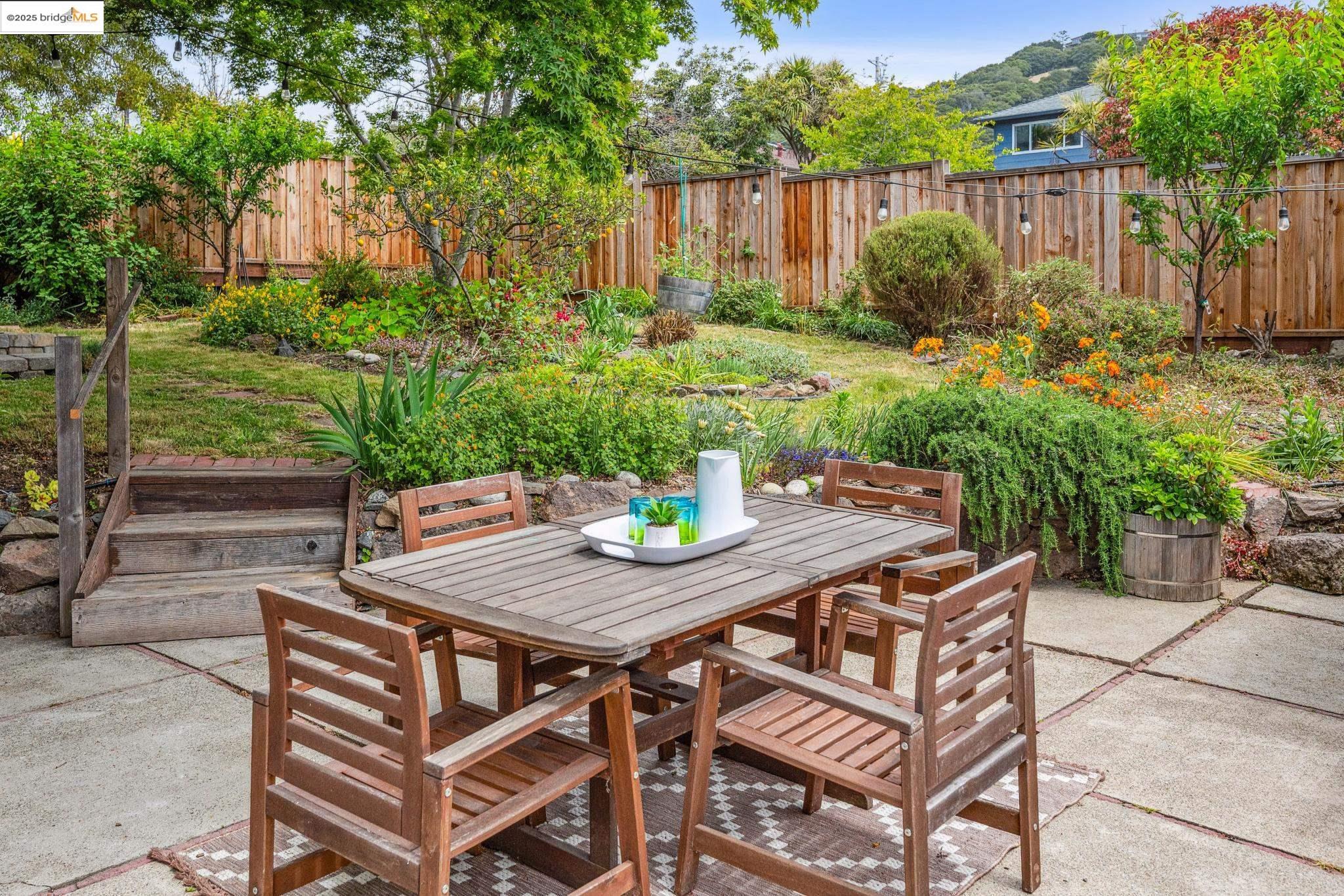 1304 Noble Ct, El Cerrito, California 94530, 6 Bedrooms Bedrooms, 9 Rooms Rooms,3 BathroomsBathrooms,Residential,For Sale,1304 Noble Ct,41096696