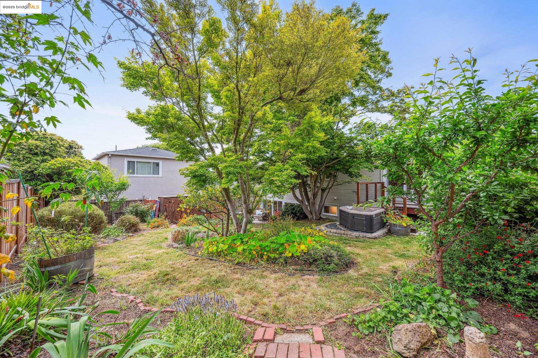 1304 Noble Ct, El Cerrito, California 94530, 6 Bedrooms Bedrooms, 9 Rooms Rooms,3 BathroomsBathrooms,Residential,For Sale,1304 Noble Ct,41096696