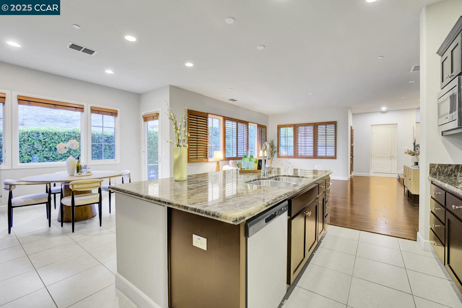 Detail Gallery Image 12 of 60 For 131 Wittenham Ct, San Ramon,  CA 94583 - 5 Beds | 3/1 Baths