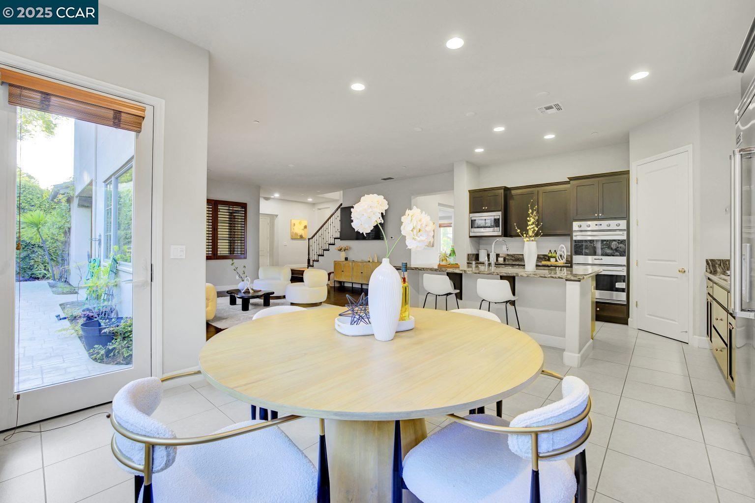Detail Gallery Image 14 of 60 For 131 Wittenham Ct, San Ramon,  CA 94583 - 5 Beds | 3/1 Baths