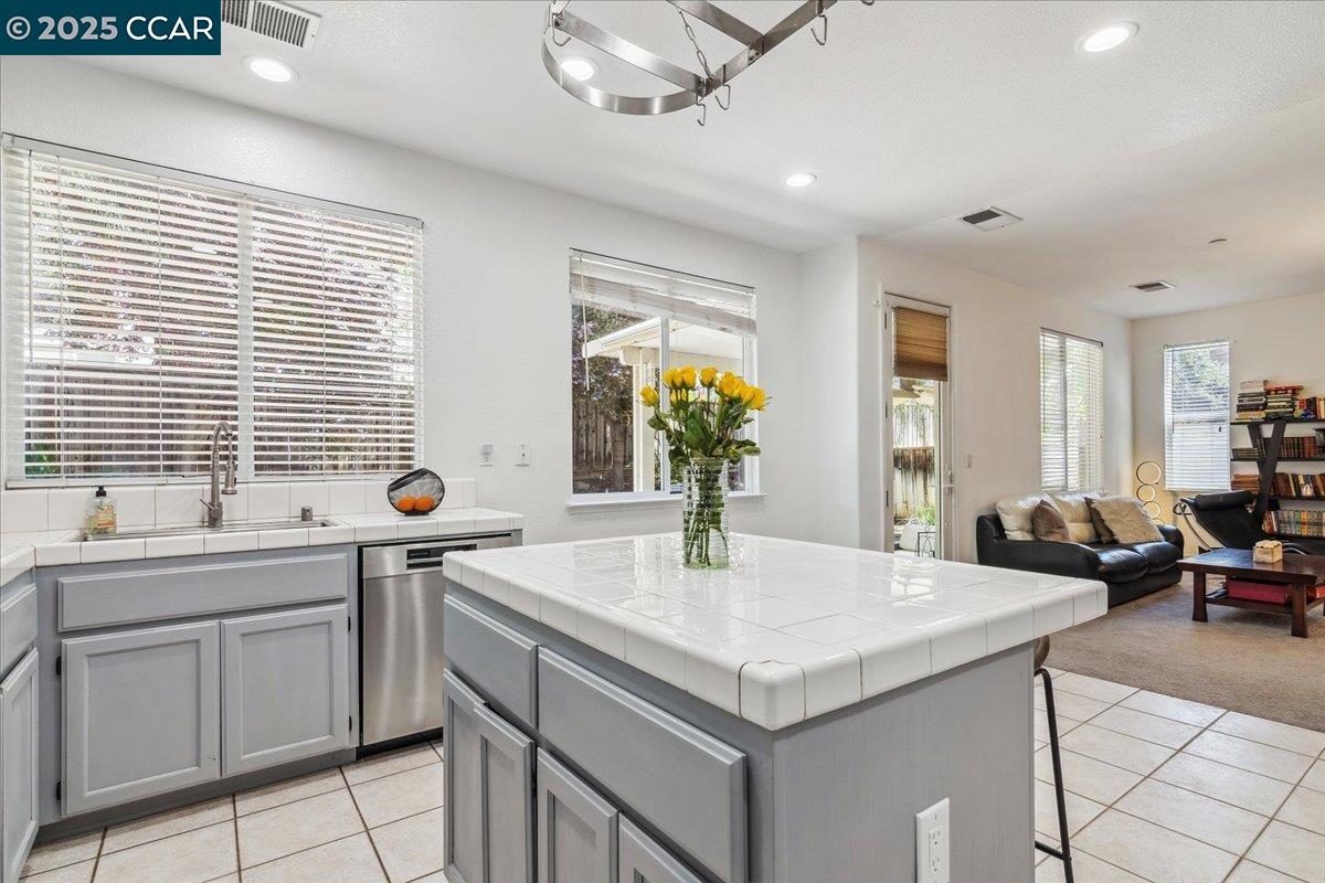 2931 Lundin Ln, Brentwood, California 94513, 4 Bedrooms Bedrooms, 9 Rooms Rooms,3 BathroomsBathrooms,Residential,For Sale,2931 Lundin Ln,41096698