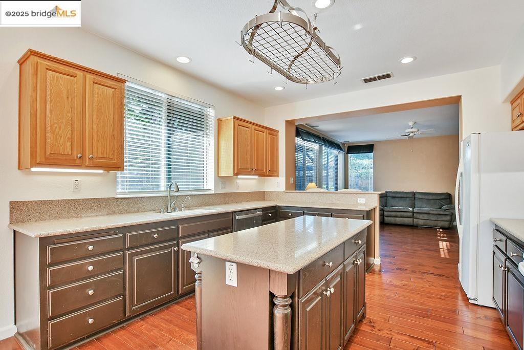 Detail Gallery Image 14 of 41 For 100 Cardinal Ln, Discovery Bay,  CA 94505 - 3 Beds | 2/1 Baths