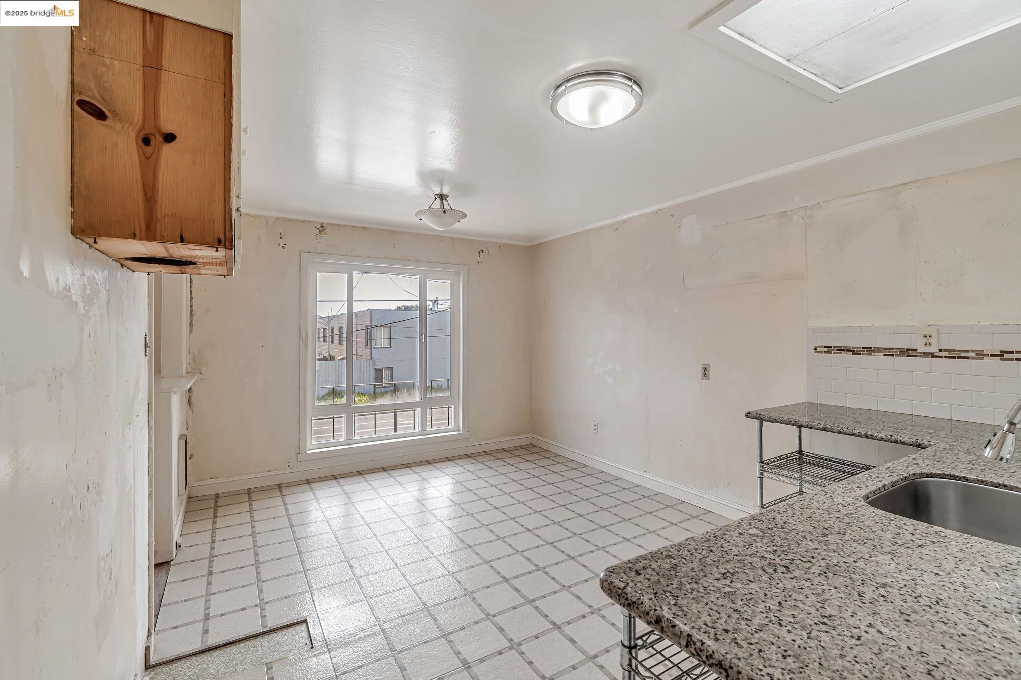 4040 Ortega St, San Francisco, California 94122, 2 Bedrooms Bedrooms, 4 Rooms Rooms,2 BathroomsBathrooms,Residential,For Sale,4040 Ortega St,41096704