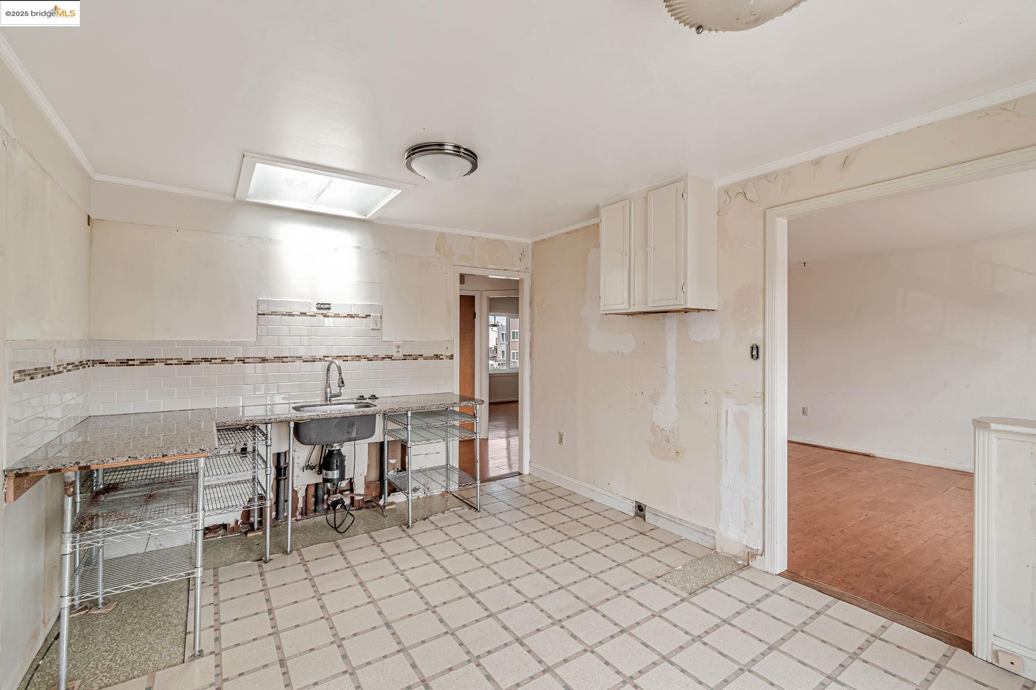 4040 Ortega St, San Francisco, California 94122, 2 Bedrooms Bedrooms, 4 Rooms Rooms,2 BathroomsBathrooms,Residential,For Sale,4040 Ortega St,41096704