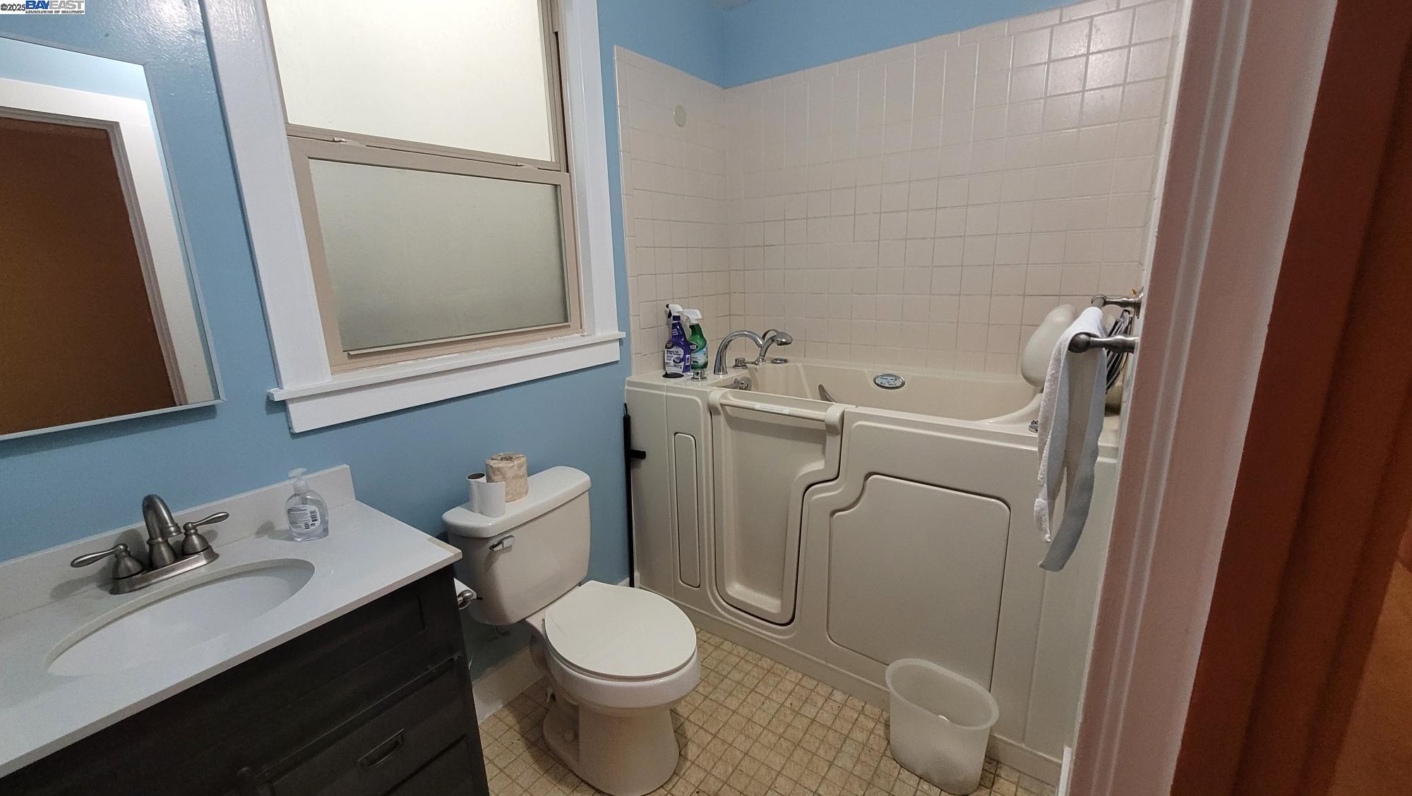 71 Blake St, San Francisco, California 94118, 1 Bedroom Bedrooms, 4 Rooms Rooms,1 BathroomBathrooms,Residential,For Sale,71 Blake St,41096705