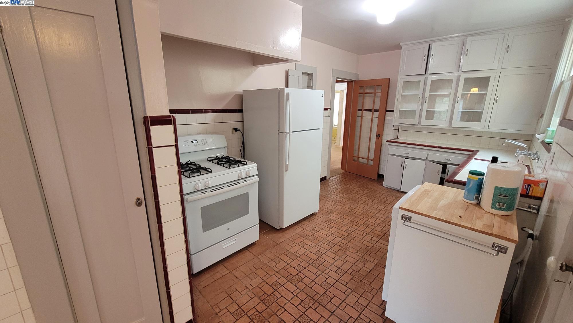 71 Blake St, San Francisco, California 94118, 1 Bedroom Bedrooms, 4 Rooms Rooms,1 BathroomBathrooms,Residential,For Sale,71 Blake St,41096705
