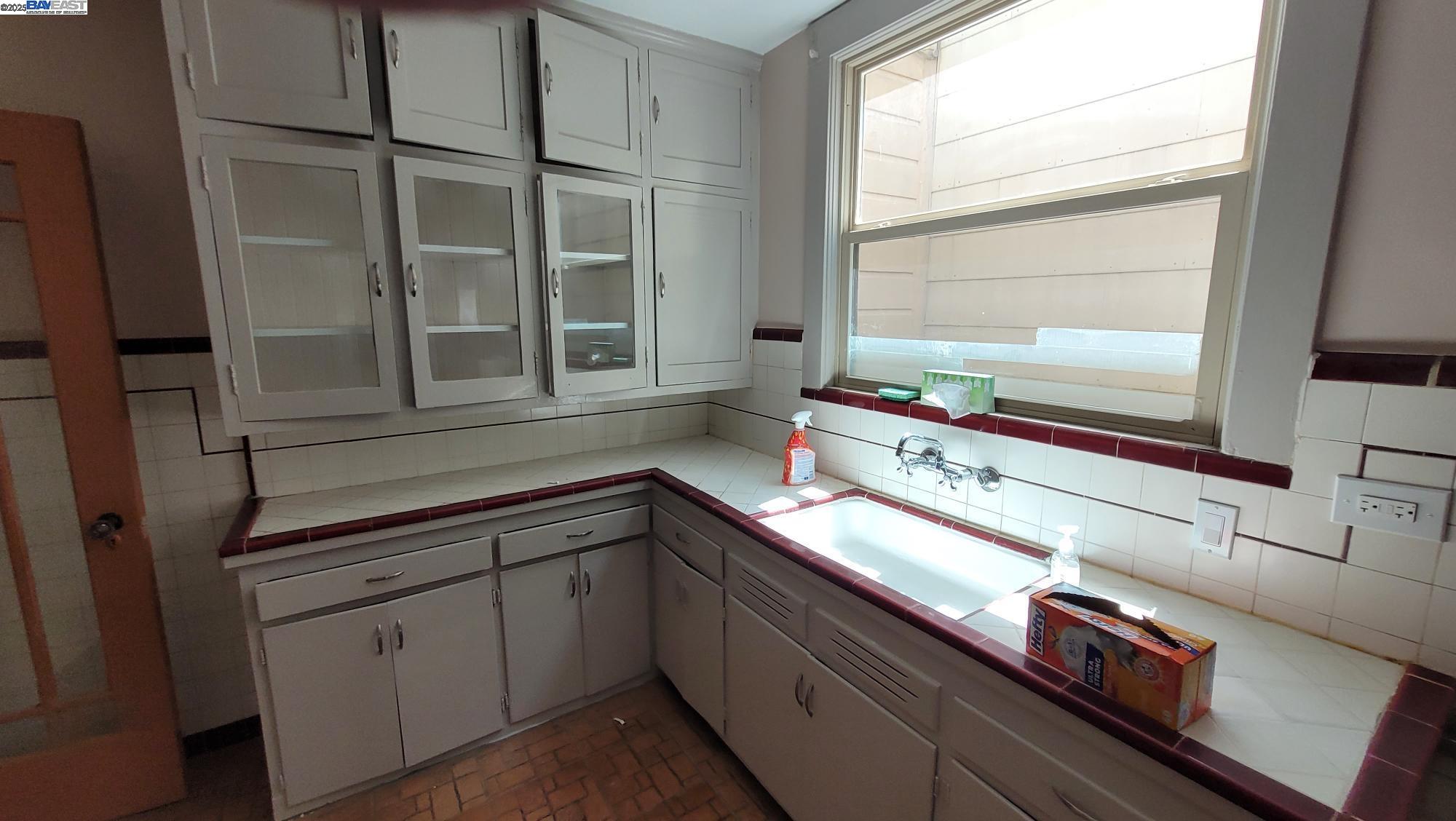 71 Blake St, San Francisco, California 94118, 1 Bedroom Bedrooms, 4 Rooms Rooms,1 BathroomBathrooms,Residential,For Sale,71 Blake St,41096705