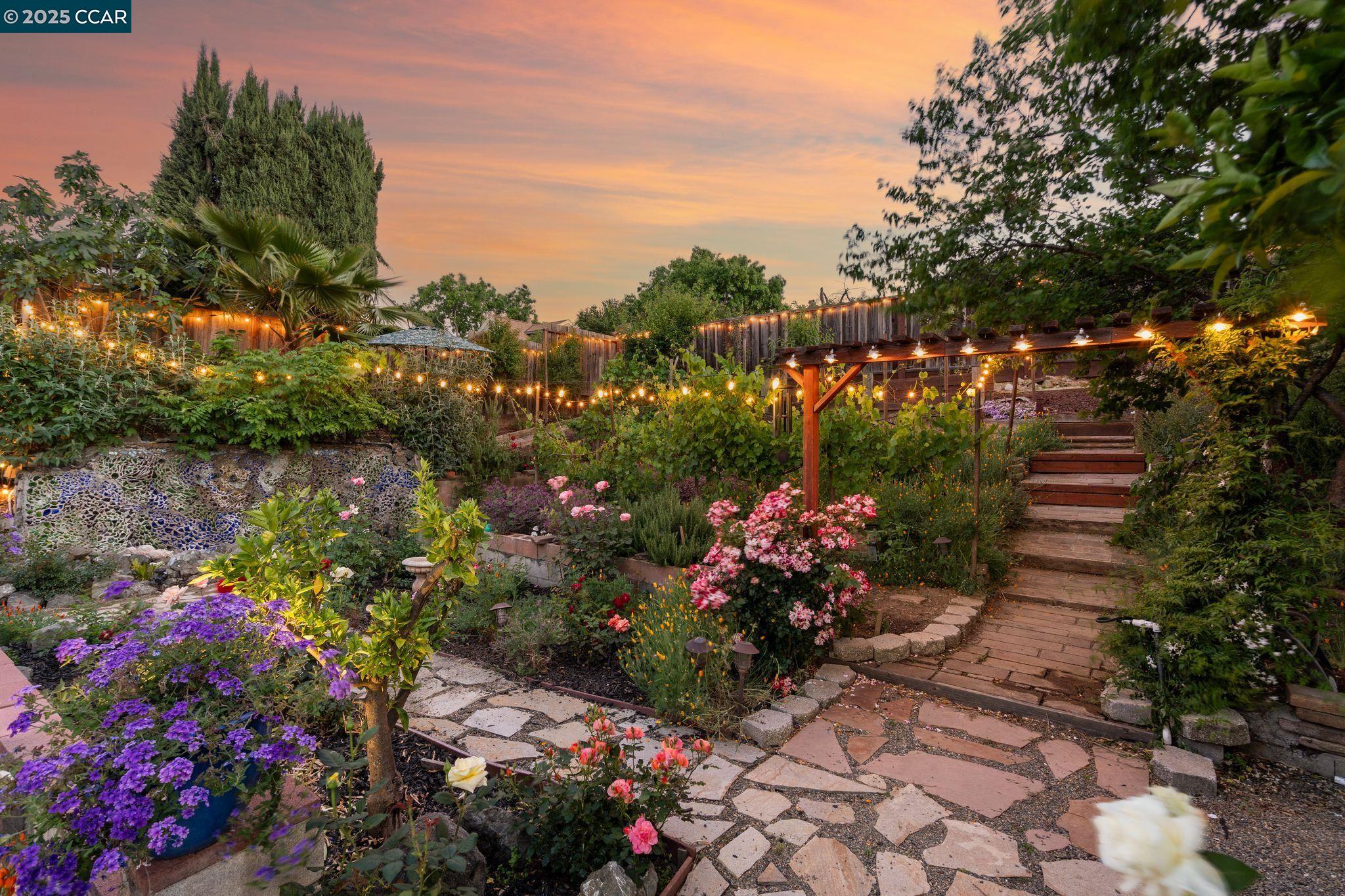 Detail Gallery Image 32 of 45 For 4218 Cobblestone Dr, Concord,  CA 94521 - 3 Beds | 2 Baths