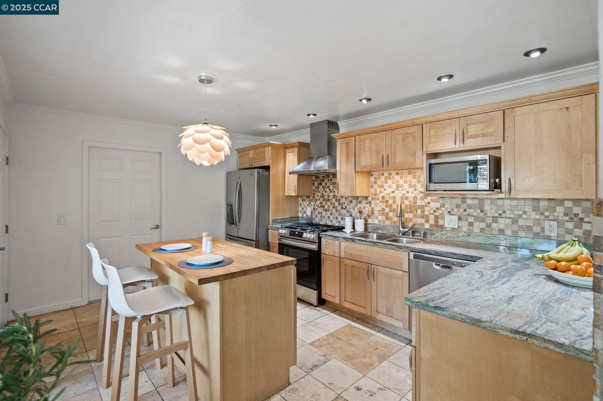 Detail Gallery Image 7 of 45 For 4218 Cobblestone Dr, Concord,  CA 94521 - 3 Beds | 2 Baths