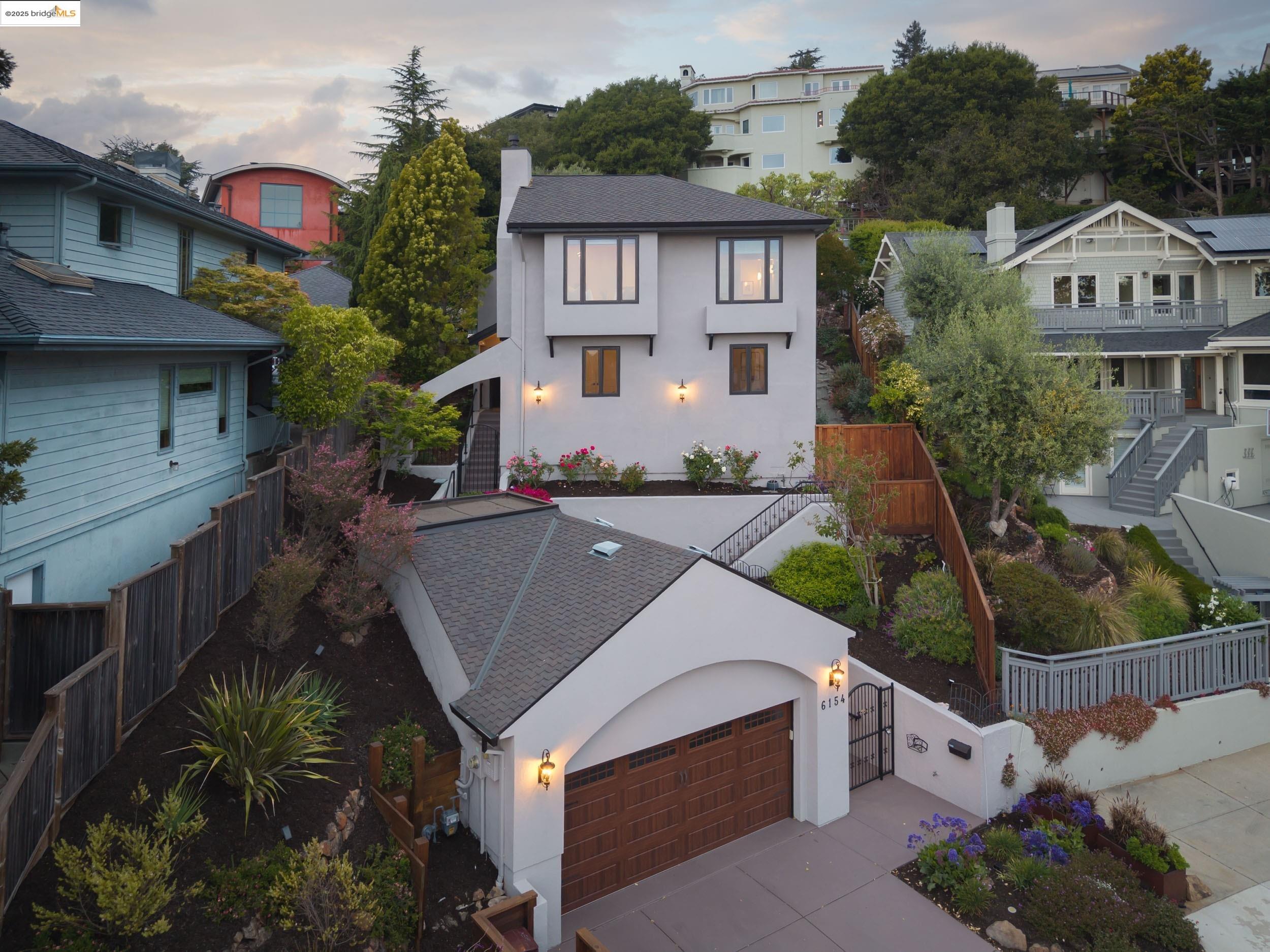 Detail Gallery Image 1 of 1 For 6154 Buena Vista Ave, Oakland,  CA 94618 - 3 Beds | 2/1 Baths